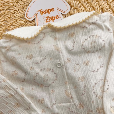 Macacão Anarruga com Gola Picueta - Passarinho com Raminhos - Off White e Areia